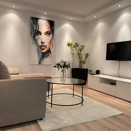 Ruby Elegant Central * Üsküp