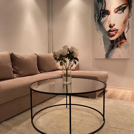 Ruby Elegant Central Daire *